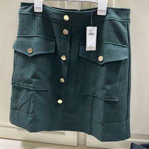 Banana Republic mini skirt (hunter green) Size 6 *never worn… with tags